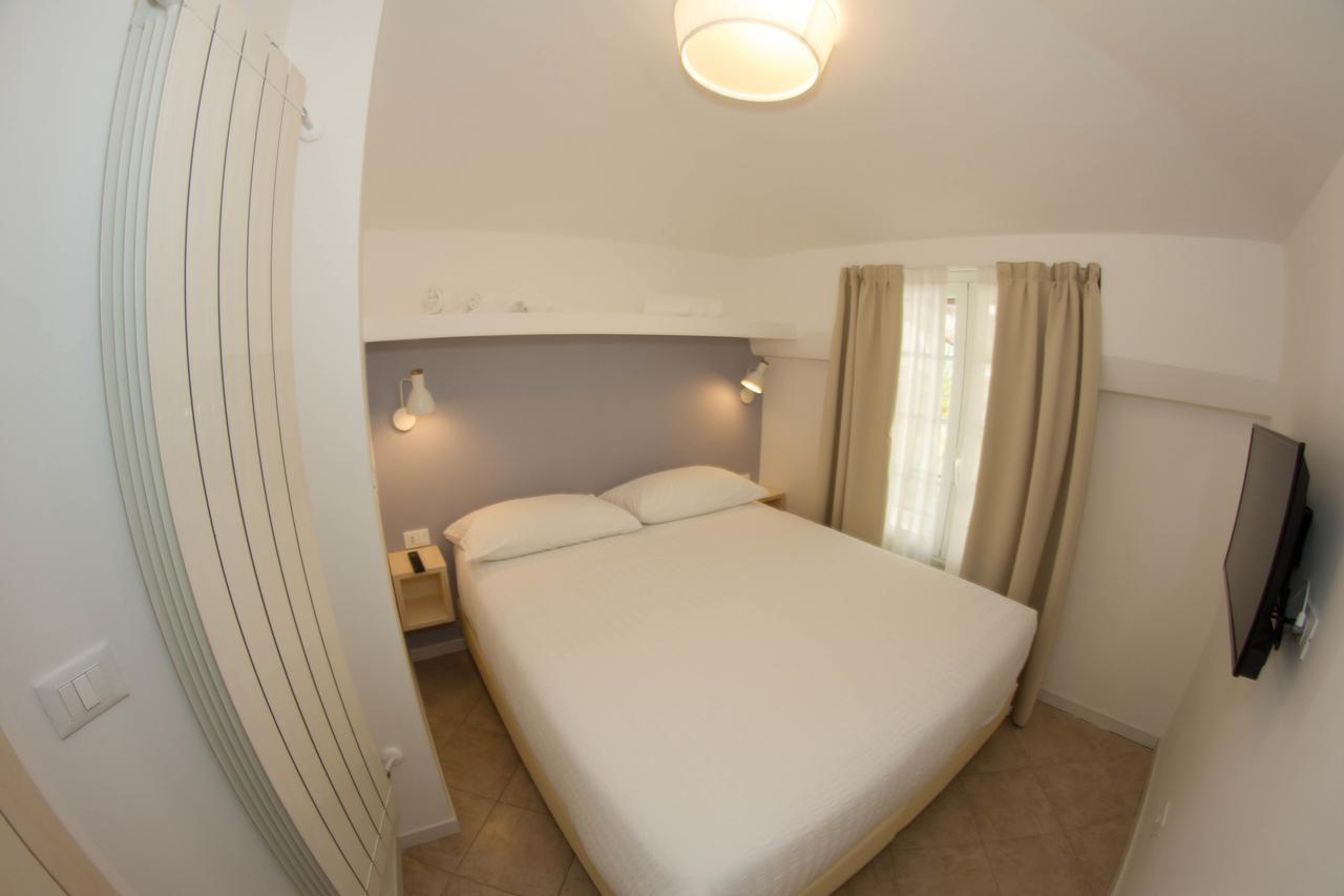 Residence Villa Ombrosa Spotorno Esterno foto