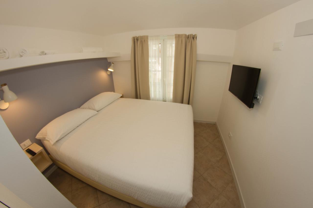 Residence Villa Ombrosa Spotorno Esterno foto